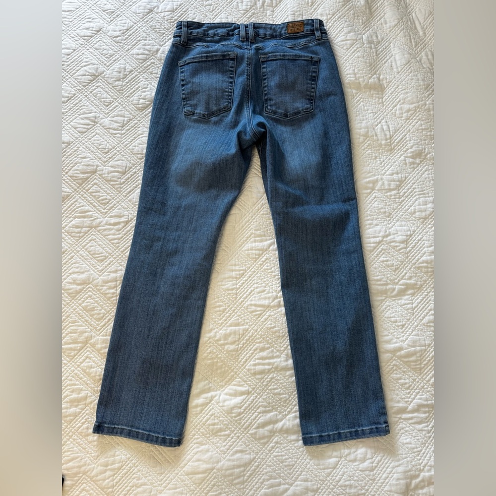 L.L. Bean EUC Light Wash BeanFlex Jeans Size 10P - Picture 3 of 10